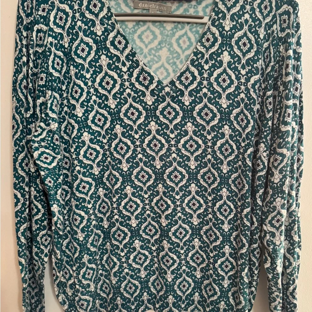 Daniel Rainn Aria Paisley Teal and White V-Neck Pullover Sweater XL